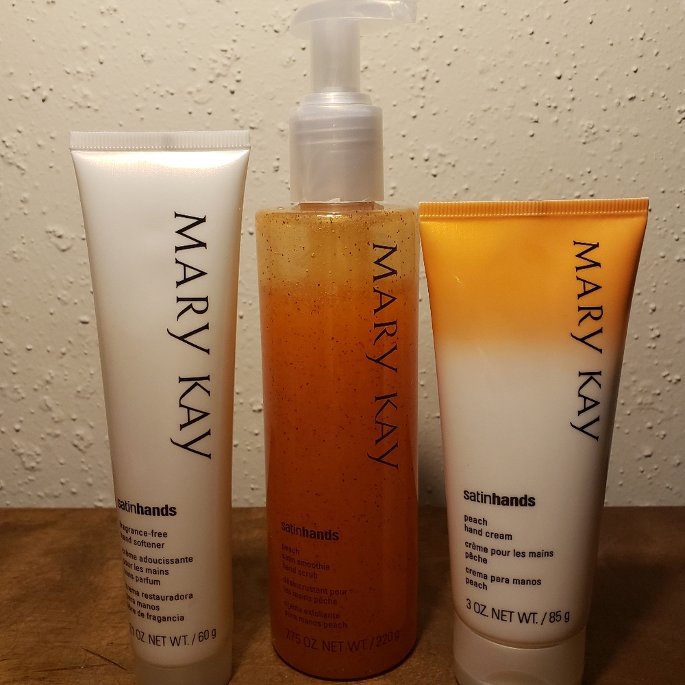 New Mary Kay Satin Hands Full Set Peach